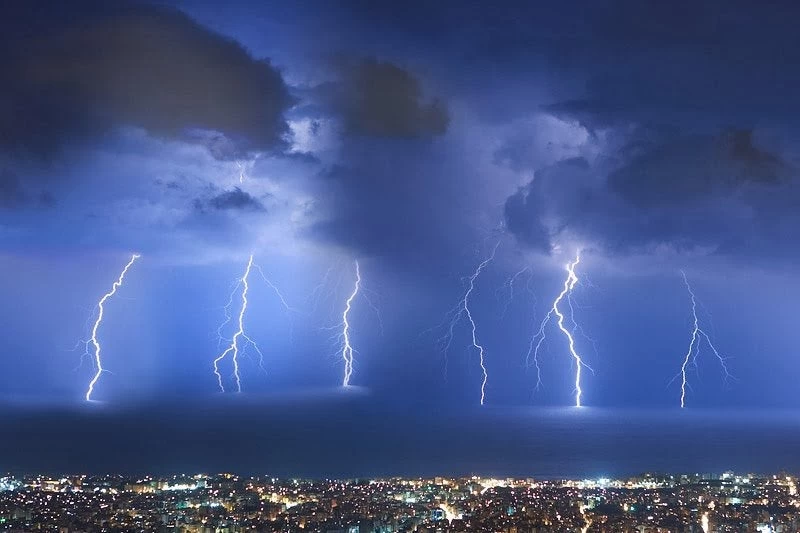 Προειδοποιεί η ΕΜΥ: Καταιγίδα στην Αττική για το επόμενο δίωρο- Ενισχύονται οι άνεμοι